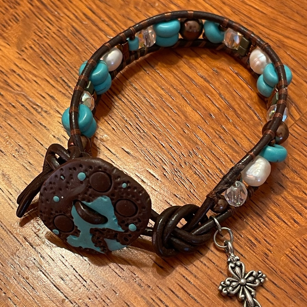 Leather wrap bracelet with turquoise and brown beads, pearls and Czech crystals.